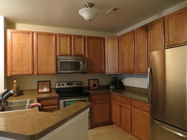 932 W Summerfield Gln photo 1