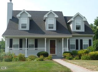 4 Bridle Trl, Trumbull, CT 06611