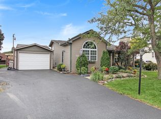 7645 Deerfield Ave, Woodridge, IL 60517