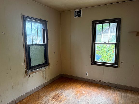 3rd image of 5838 N Richmond St
