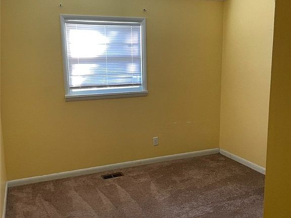 5th image of 1304 Eisenhower St