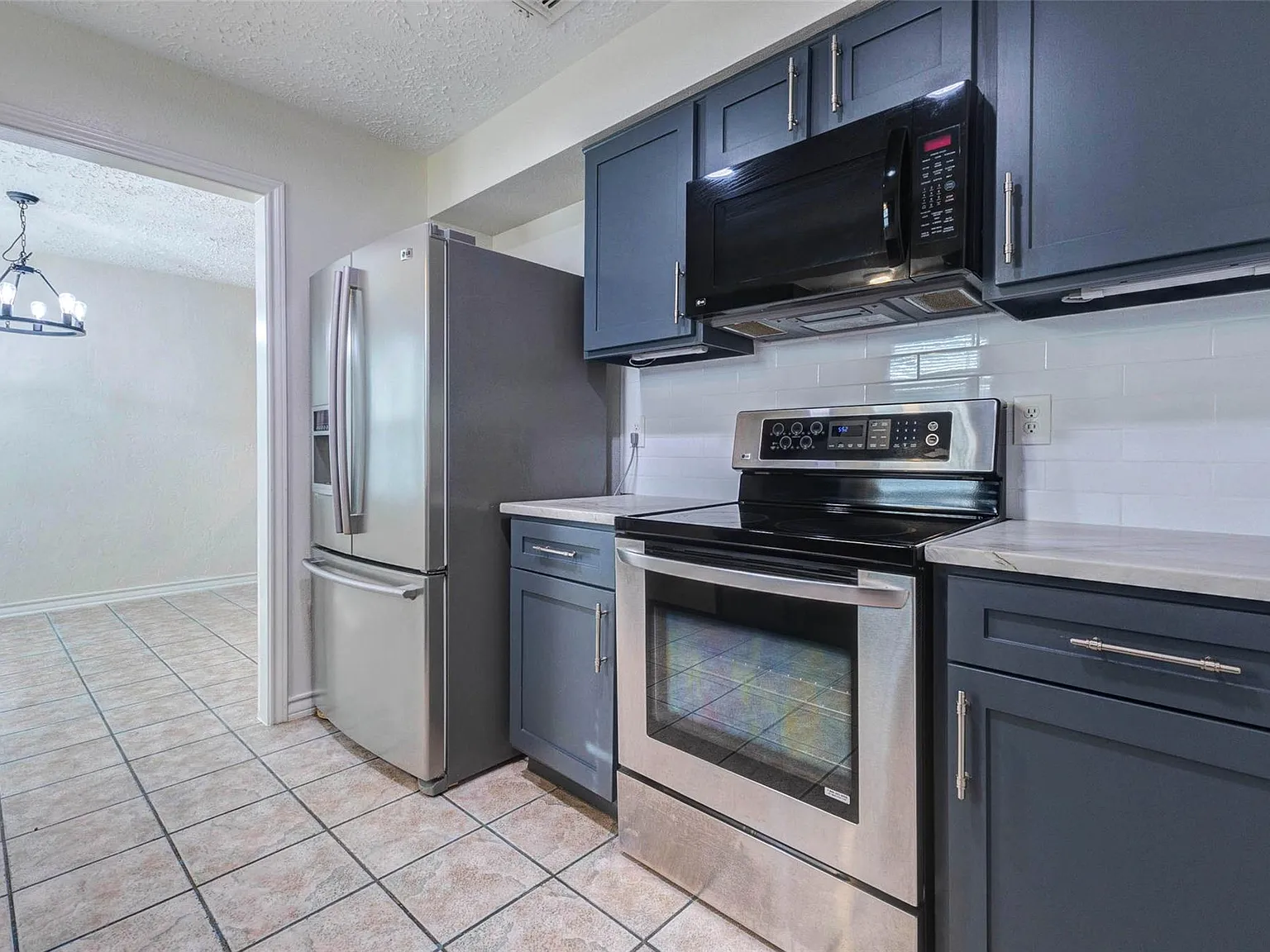 3 bed, 2.0 bath, 1477 sqft, $1,850 — Photo 4