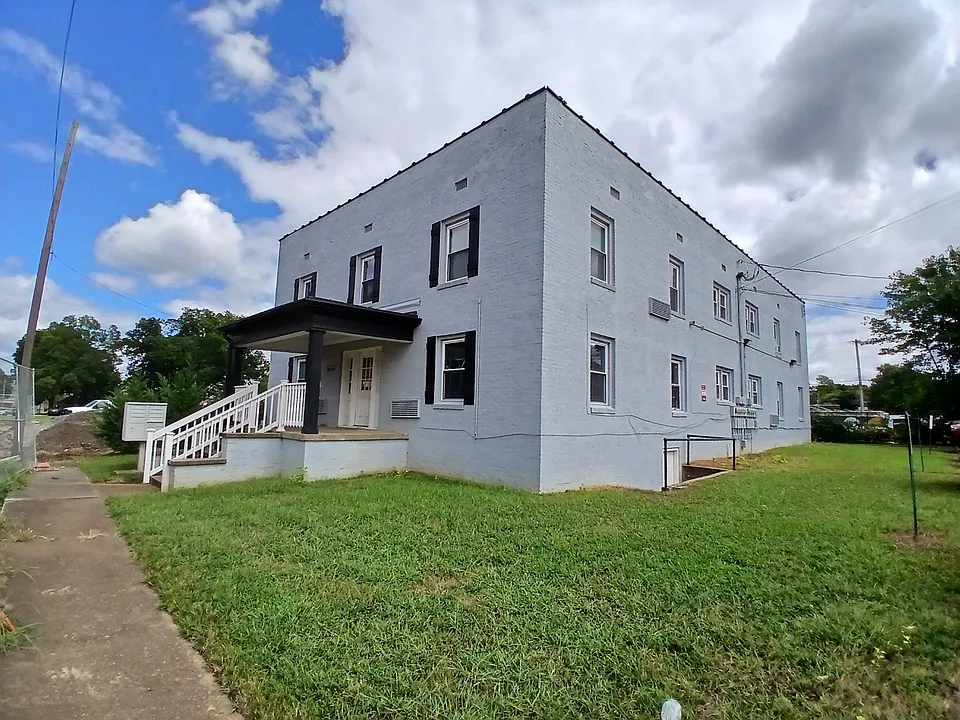 440 Trunk St NE #3