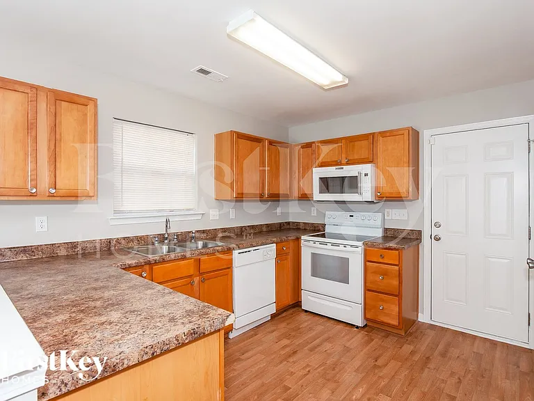 7411 Mary Jo Helms Dr — Photo 5