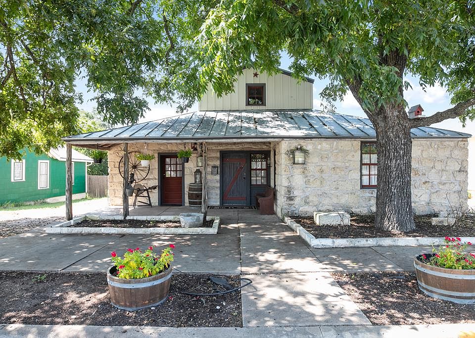 1st image of 313 W San Antonio St