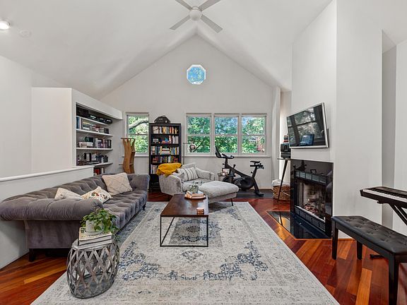 2nd image of 2322 N Wayne Ave #2F