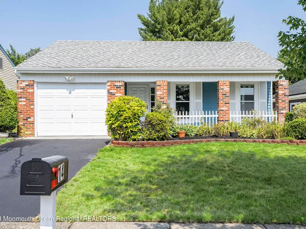14 Woodstock Lane, Manchester, NJ 08759
