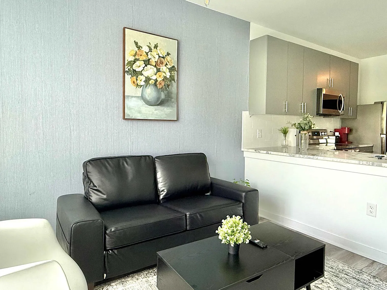 1 bed, 1.0 bath, 495 sqft, $3,782 — Photo 2