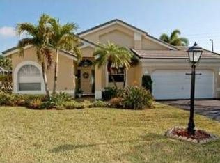 5740 Surrey Cire, Davie, FL 33331