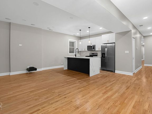 2nd image of 1525 N Wicker Park Ave APT 1