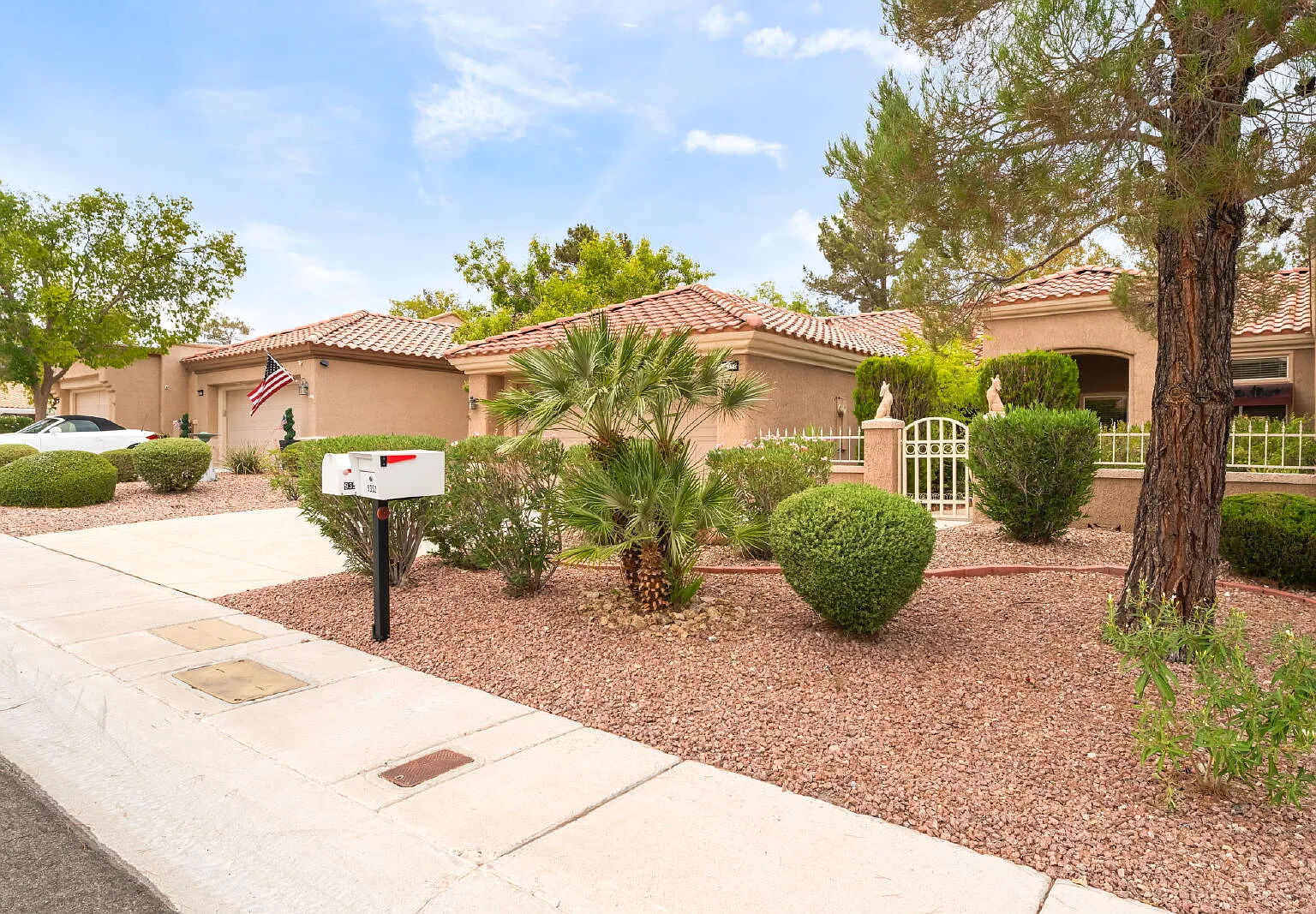 2 bed, 2.0 bath, 1437 sqft, $2,100 — Photo 3