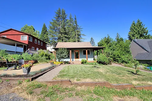 9233 SW Brier Pl Photo 1