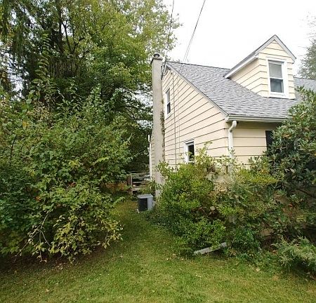 2nd image of 8 Linda Ln