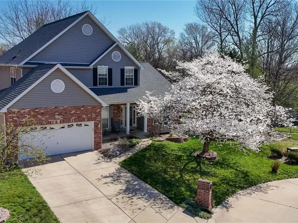 2204 Ameling Manor Dr, Maryland Heights, MO 63043
