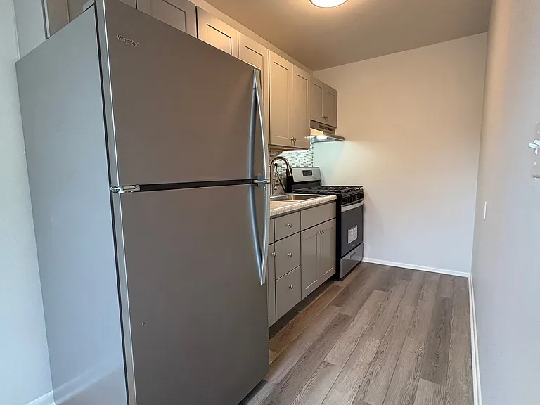 Milford Arms Apartments — Photo 13
