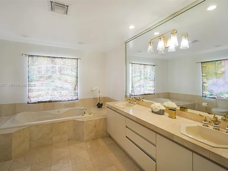 851 N 11th Ave — Photo 10