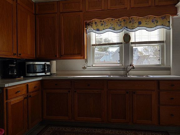 2nd image of 3570 Lake St