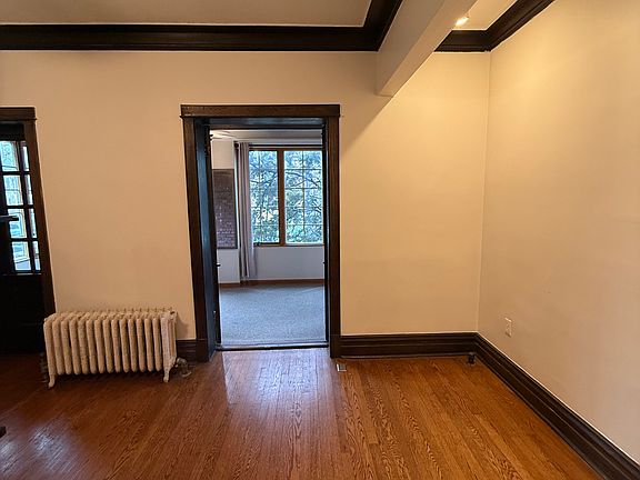 4th image of 4725 N Dover St #1