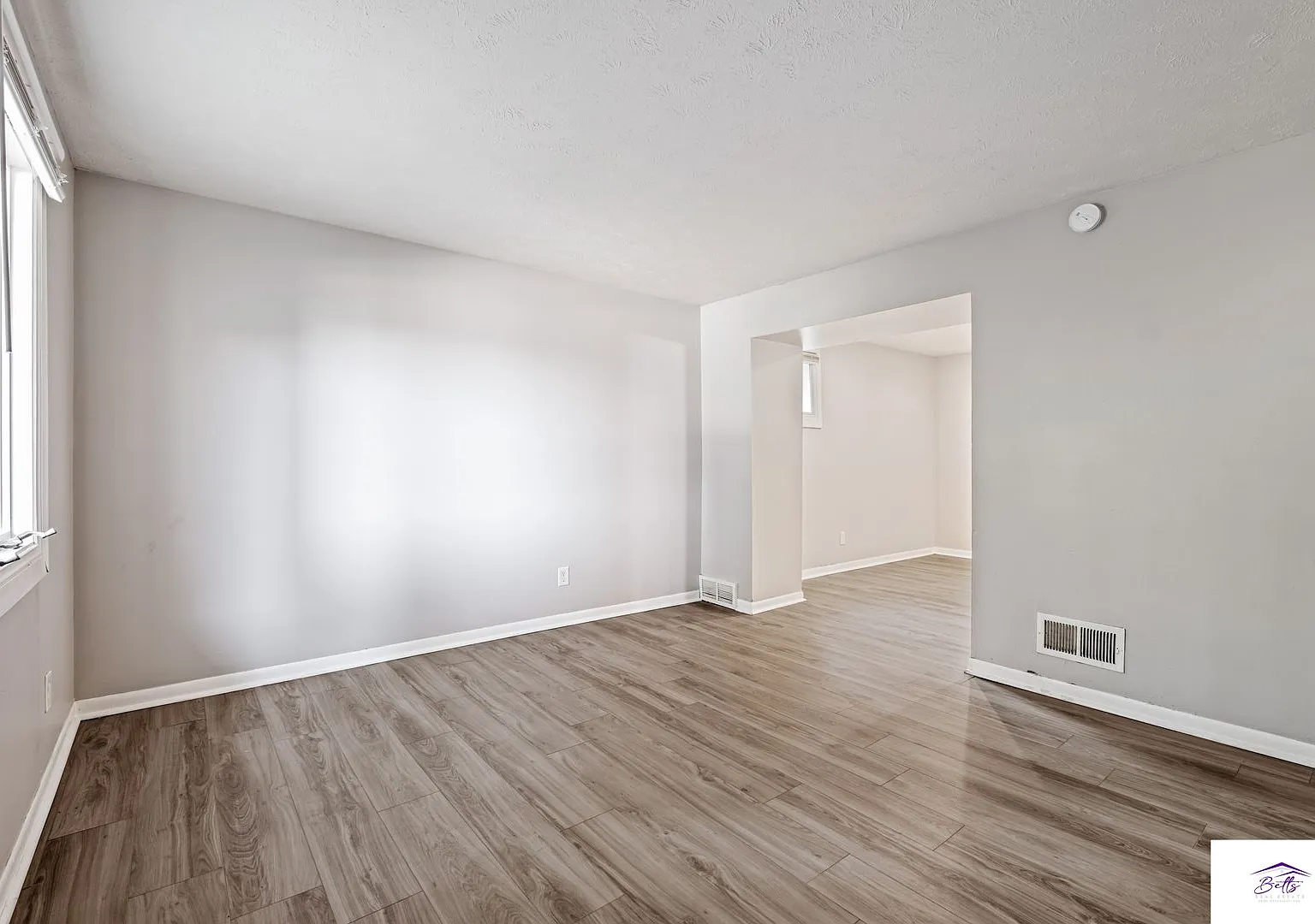 3012/3014 Menke Cir — Photo 4