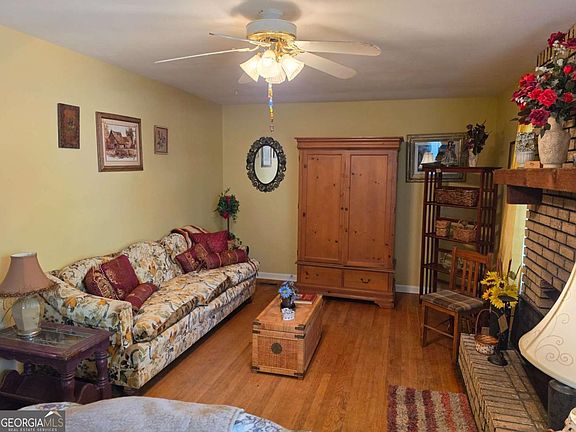 5th image of 4107 Belvedere Dr