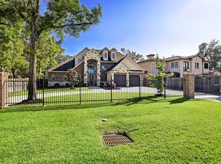 12823 Memorial Dr, Houston, TX 77024