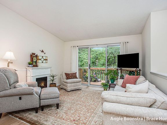 4th image of 4423 Melody Ct NE