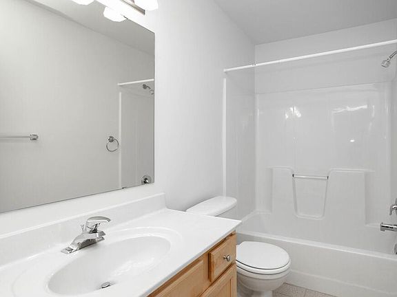 3rd image of 920 Summitville Dr #920