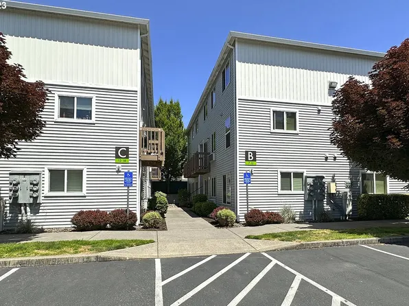 217 NE 146th Ave APT 10, Portland, OR 97230