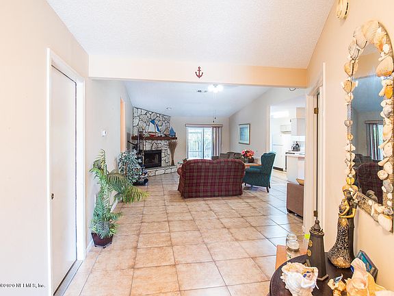 3rd image of 8063 Marseilles Dr