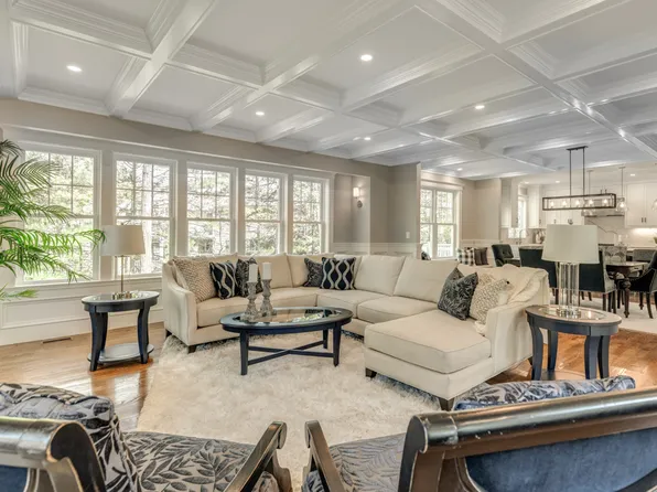 28 Maurice Rd, Wellesley, MA 02482