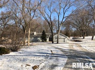 1096 Sand Crst, East Peoria, IL 61611
