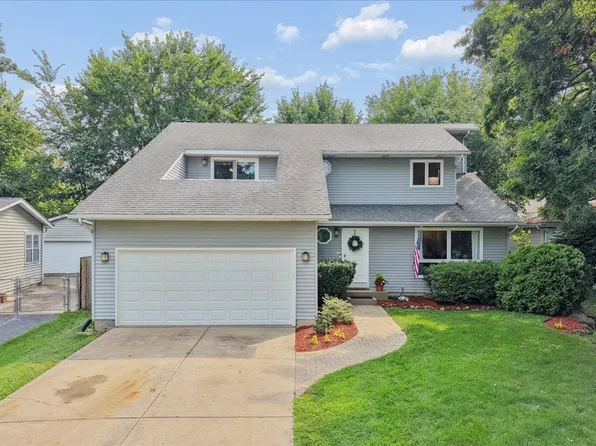 33202 N Woodland Ter, Grayslake, IL 60030