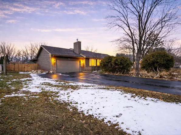 3941 Joan Dr, Roscoe, IL 61073