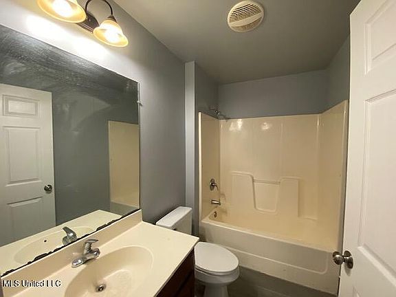 5th image of 2816 53rd Ave #A