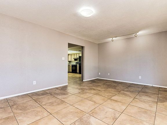 4th image of 525 W Magdalena Dr