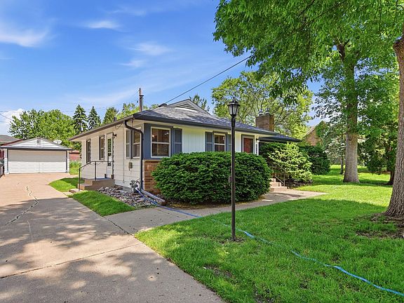 5th image of 2717 30th Ave NE