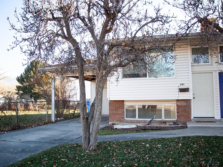 242 E 500 N — Photo 13