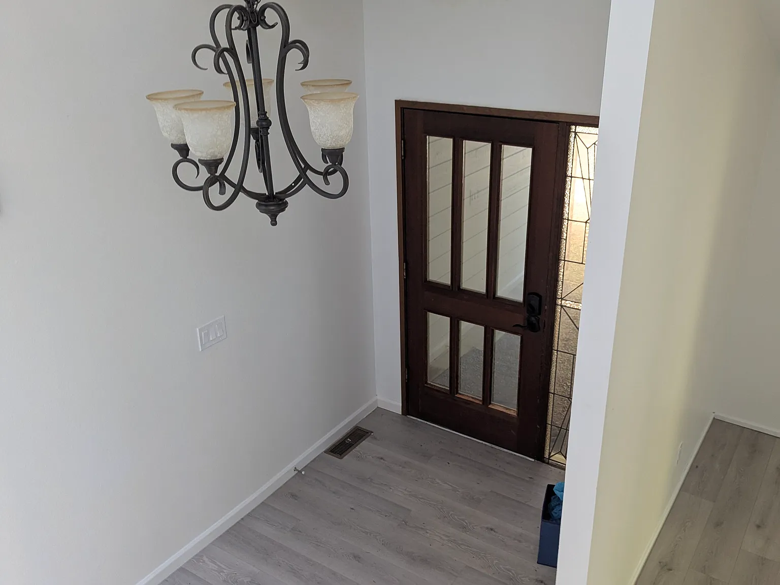 4 bed, 2.5 bath, 2619 sqft, $4,300 — Photo 2