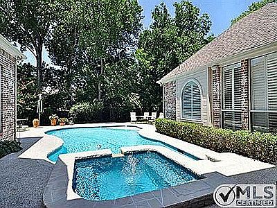 1st image of 310 Twin Creeks Dr