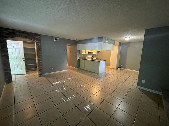 3rd image of 5743 Blachly Way #1