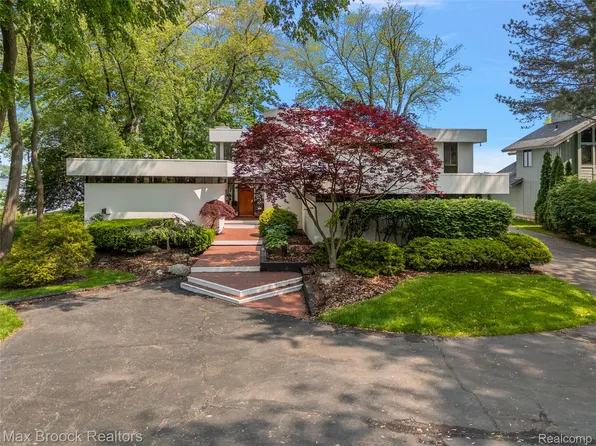 4540 Dow Ridge Rd, Orchard Lake, MI 48324
