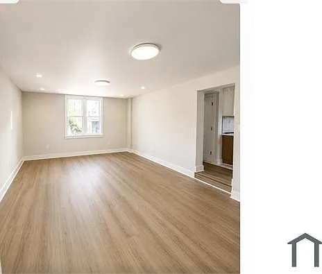 4 bed, $2,400 — Photo 2