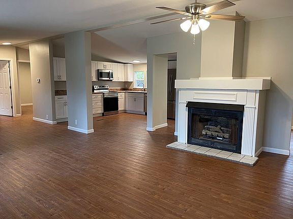 3rd image of 509 Cedar Dr SE