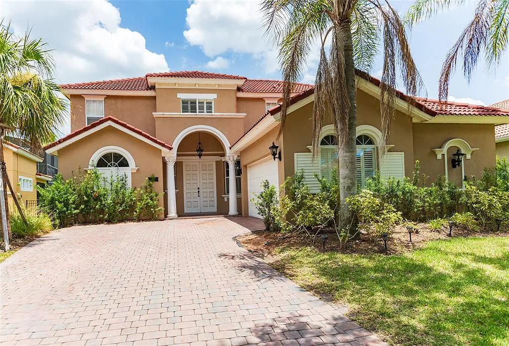 4 bed, 2.5 bath, 2500 sqft, $3,600 — Photo 2