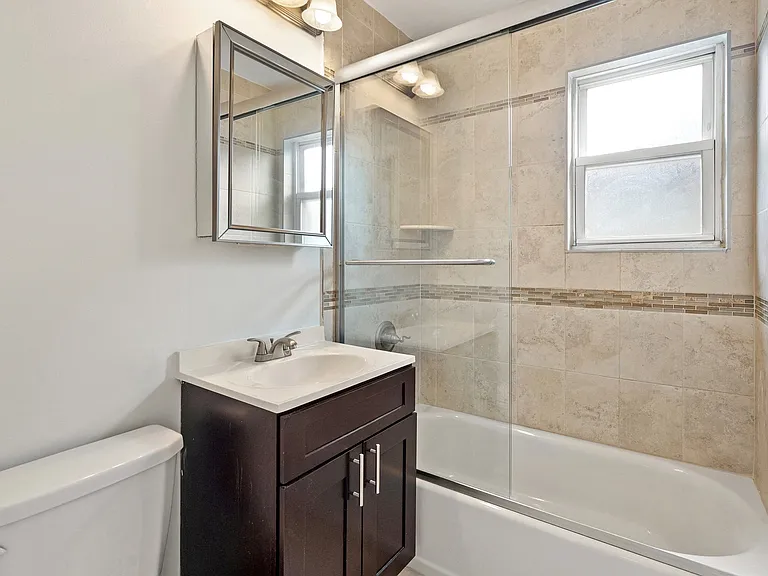 114-120 Montgomery Street Apartments — Photo 4