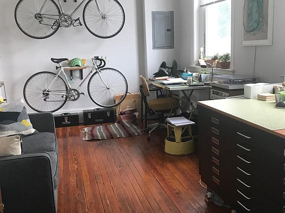 2nd image of 512 W Berks St APT 2R