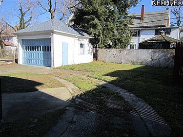 4th image of 1511 E 106th St
