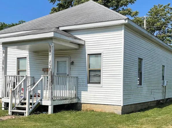 201 S Lincoln St, Salem, IL 62881