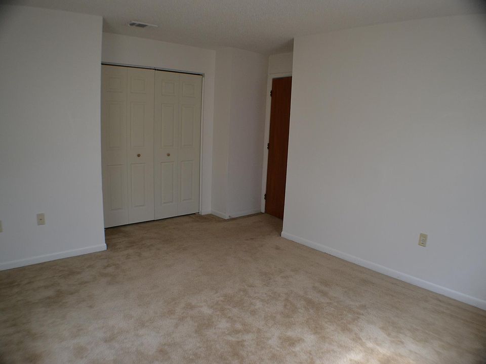 1st image of 438 Oakleaf Dr