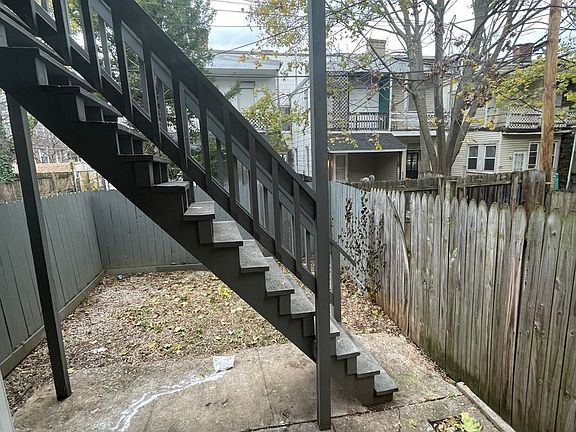 2nd image of 839 Linden Ave #1